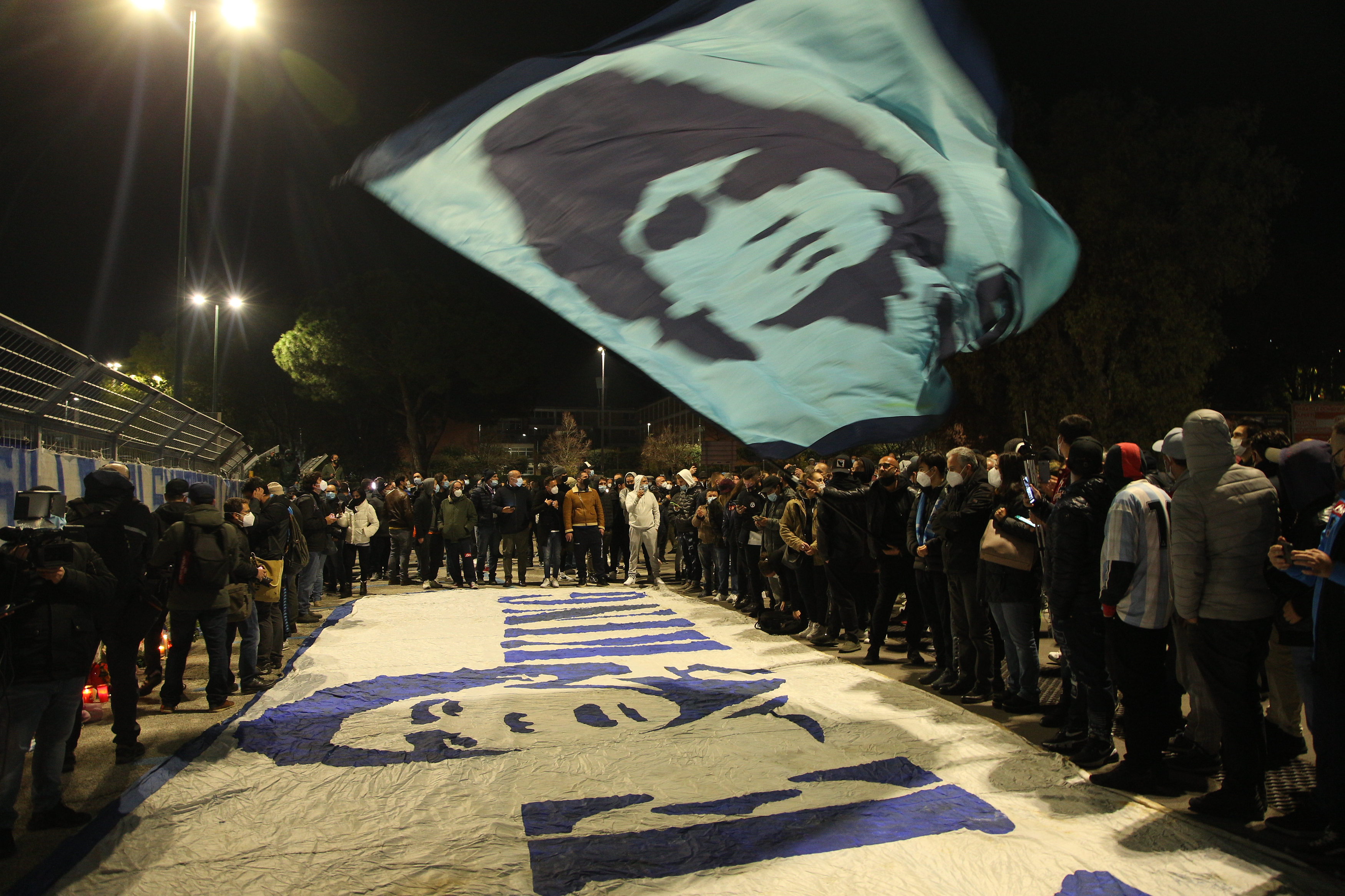 Muerte de Maradona deja gran luto en el fútbol y en celebridades alrededor del mundo