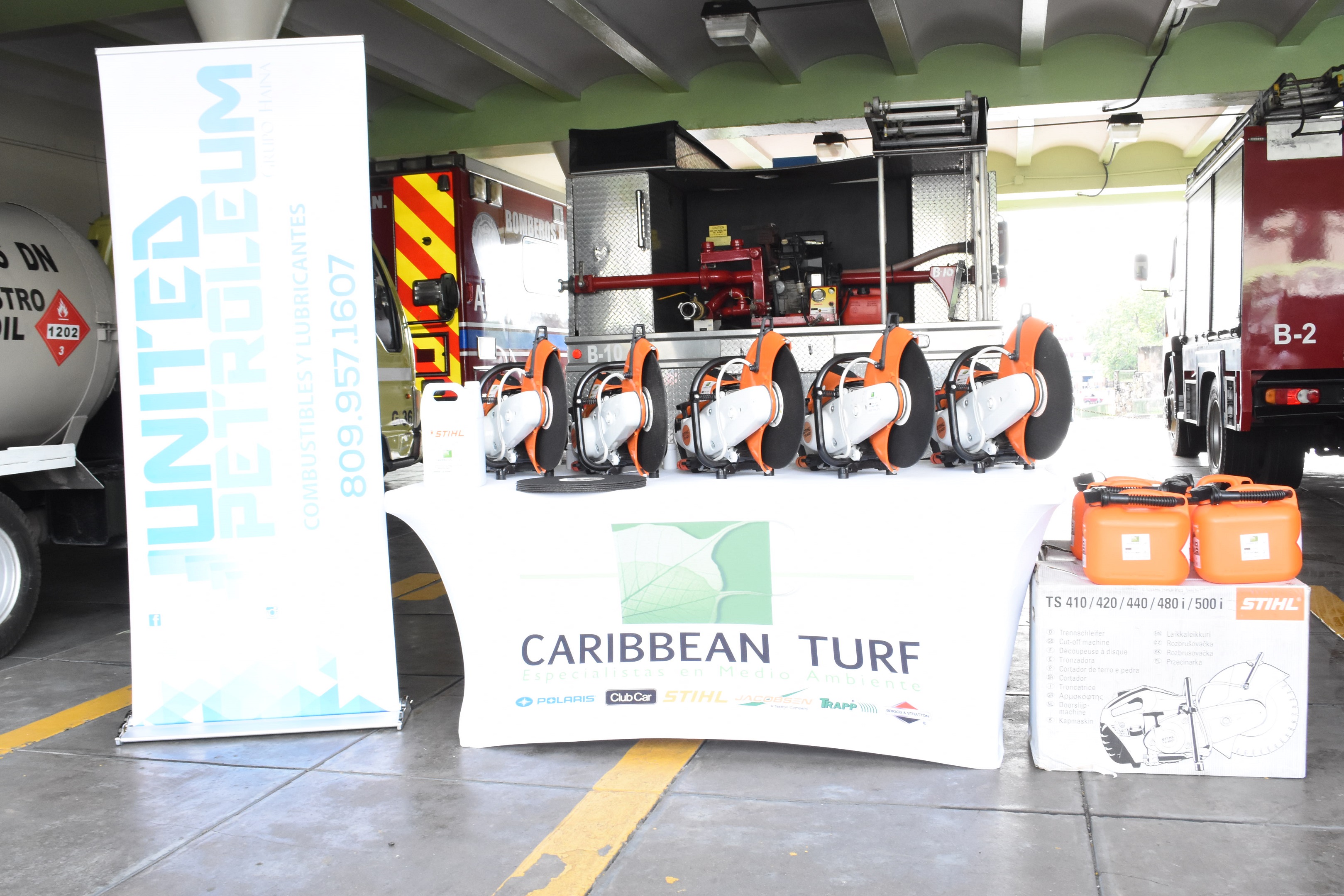 United Petroleum dona equipos de salvamento a Cuerpo de Bomberos de Santo Domingo