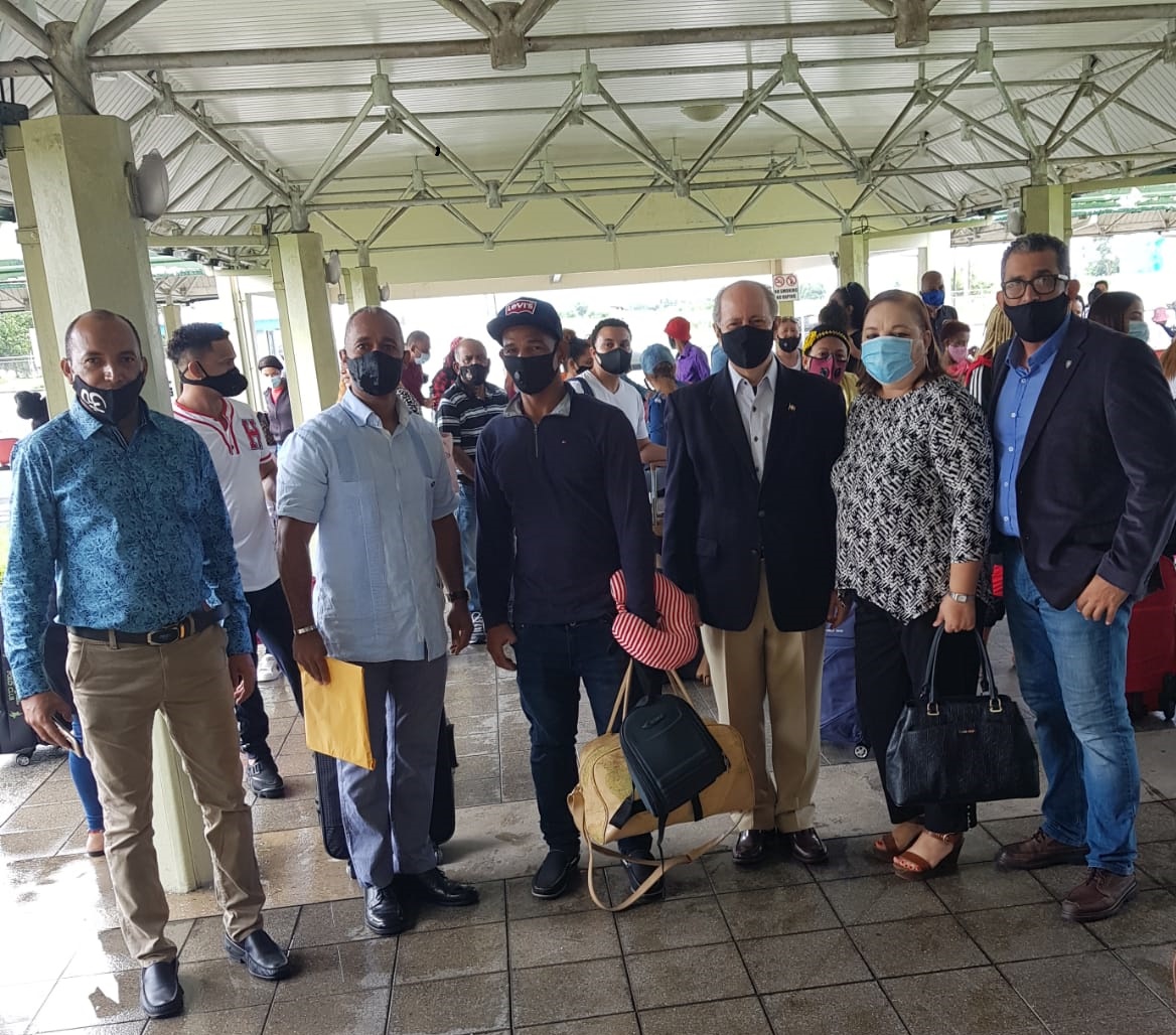 50 dominicanos regresan al país gracias a Embajada dominicana en Trinidad y Tobago