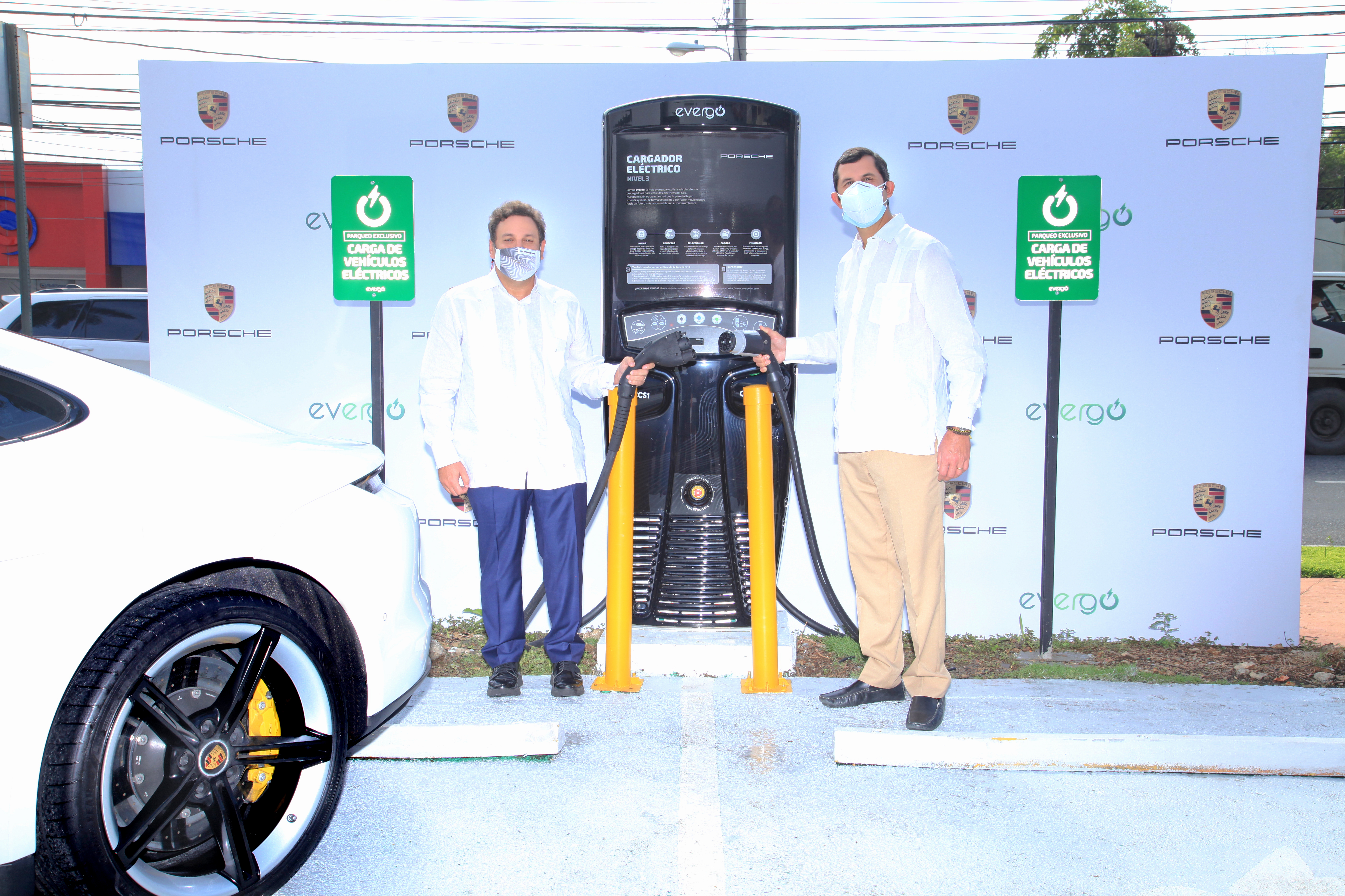 Porsche Center Santo Domingo se une a red de estaciones de carga eléctrica Evergo