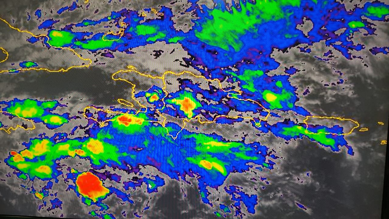 Video | Onda tropical provocará lluvias hasta la próxima semana, según ONAMET