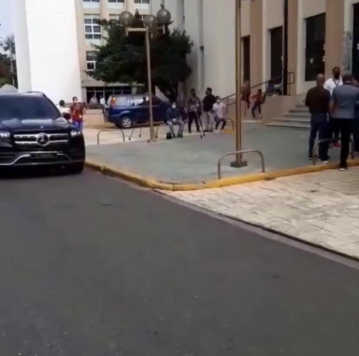 Video | Gran movimiento en Palacio de Justicia tras arresto de exfuncionarios