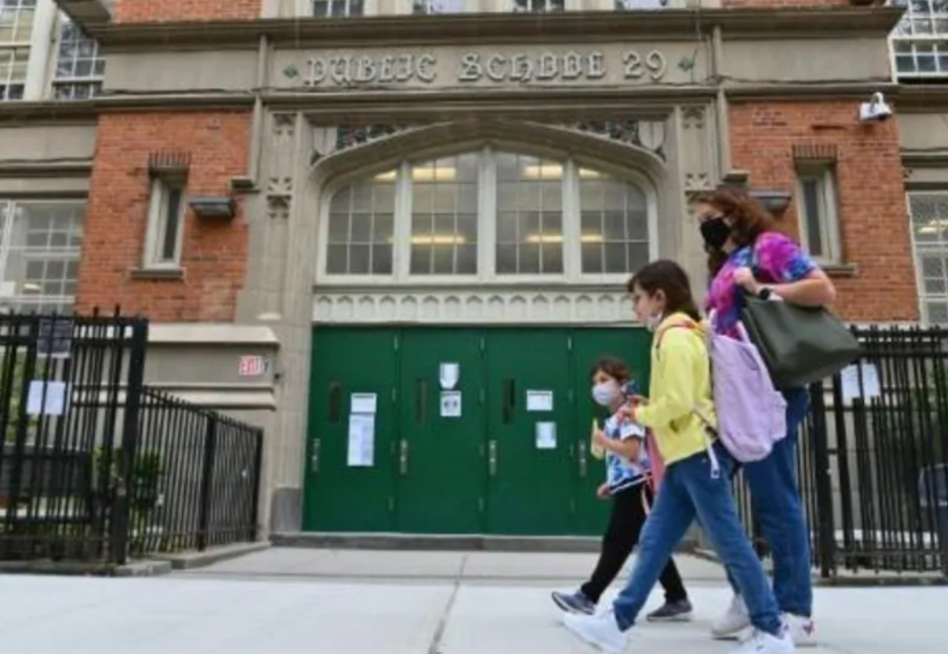 EEUU supera las 250.000 muertes por coronavirus, Nueva York cierra escuelas