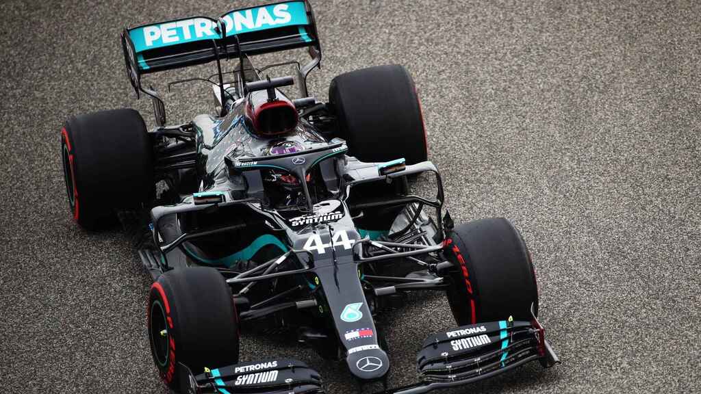 Hamilton firma la pole position del GP de Baréin