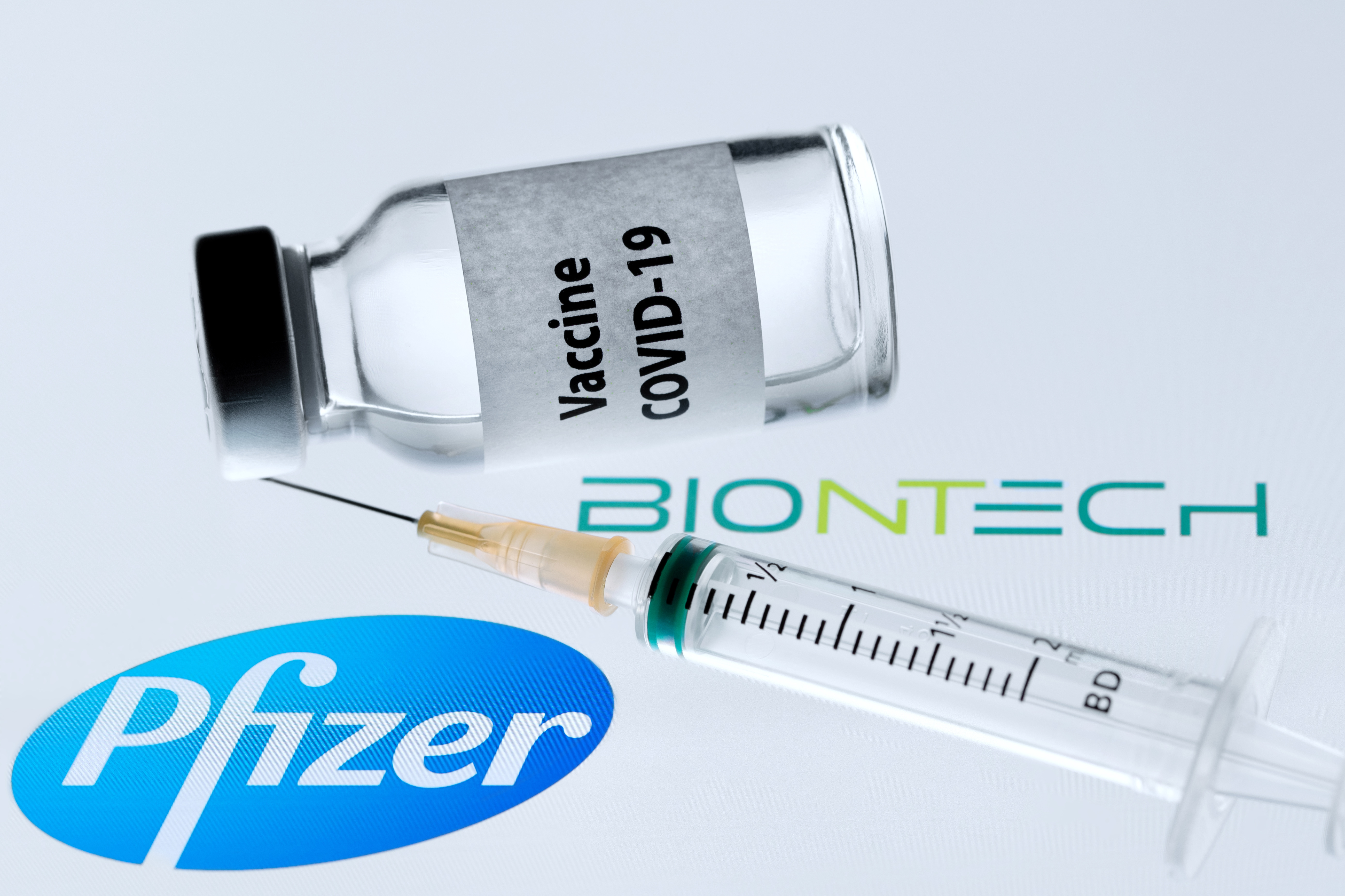 Reino Unido, primer país del mundo en aprobar la vacuna de Pfizer/BioNtech