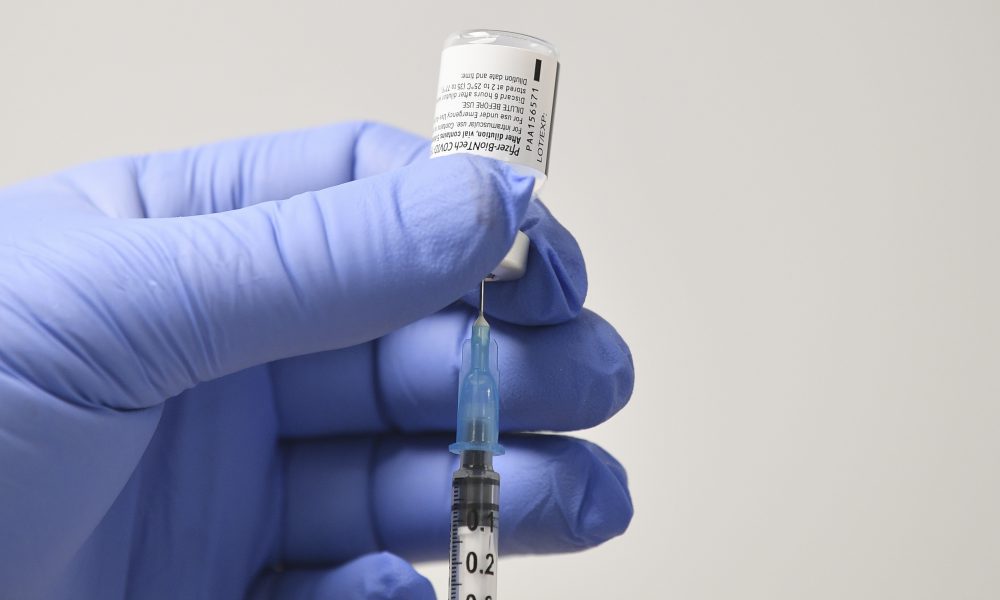 Grupo suizo Novartis ayudará a Pfizer/BioNTech a producir su vacuna