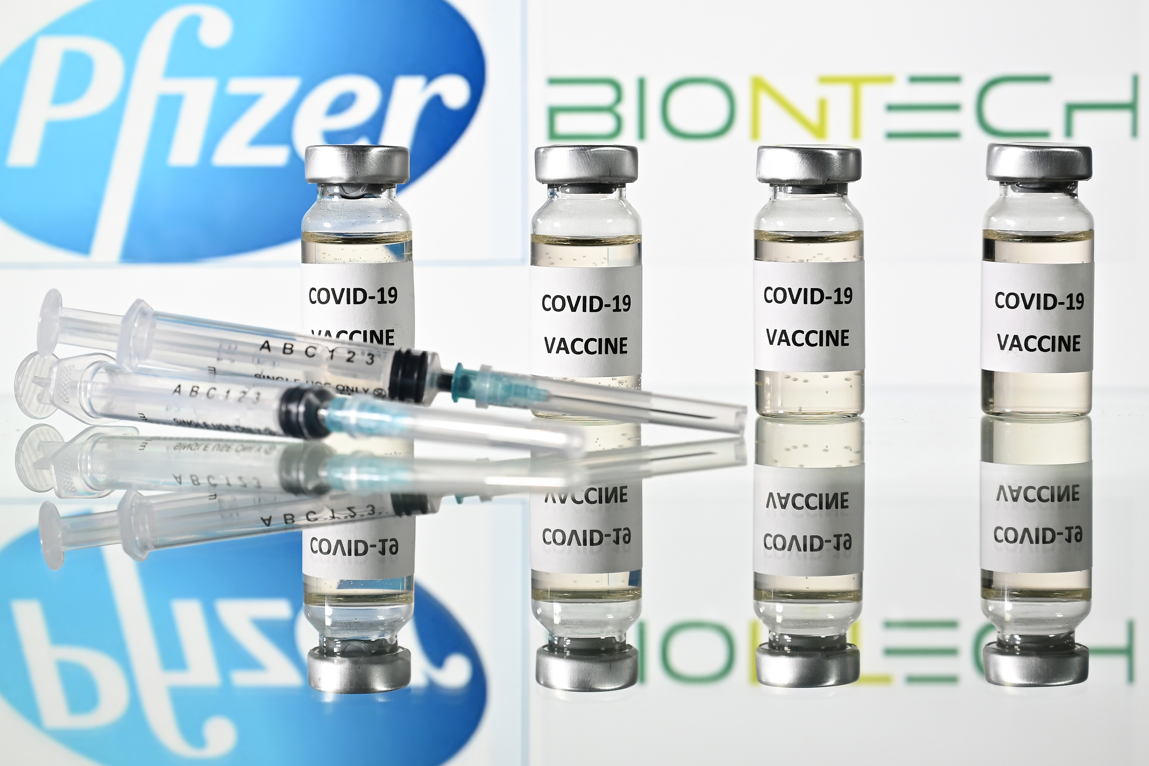 EEUU emite autorización de emergencia para vacuna de Pfizer/BioNTech contra covid-19
