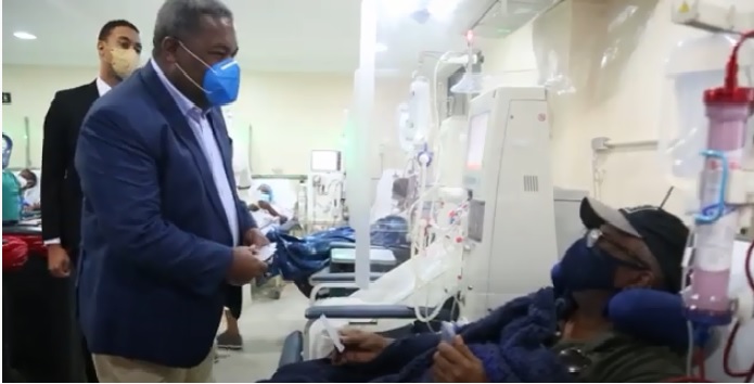 VIDEO | Peña Guaba entrega bono navideño a pacientes de diálisis y hemodiálisis