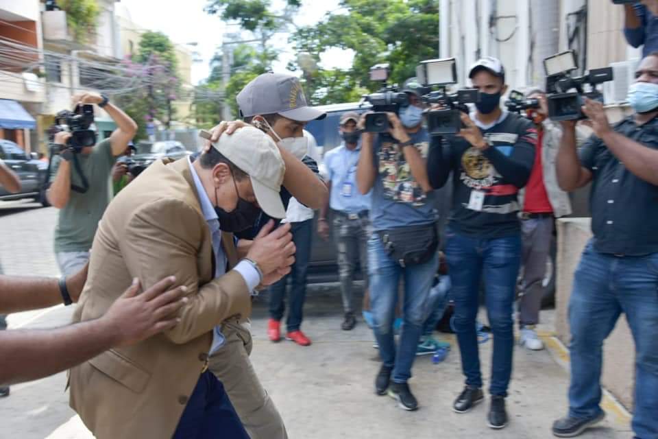 Ministerio Público pide prisión preventiva contra  Alexis Medina y los otros nueve arrestados por corrupción administrativa