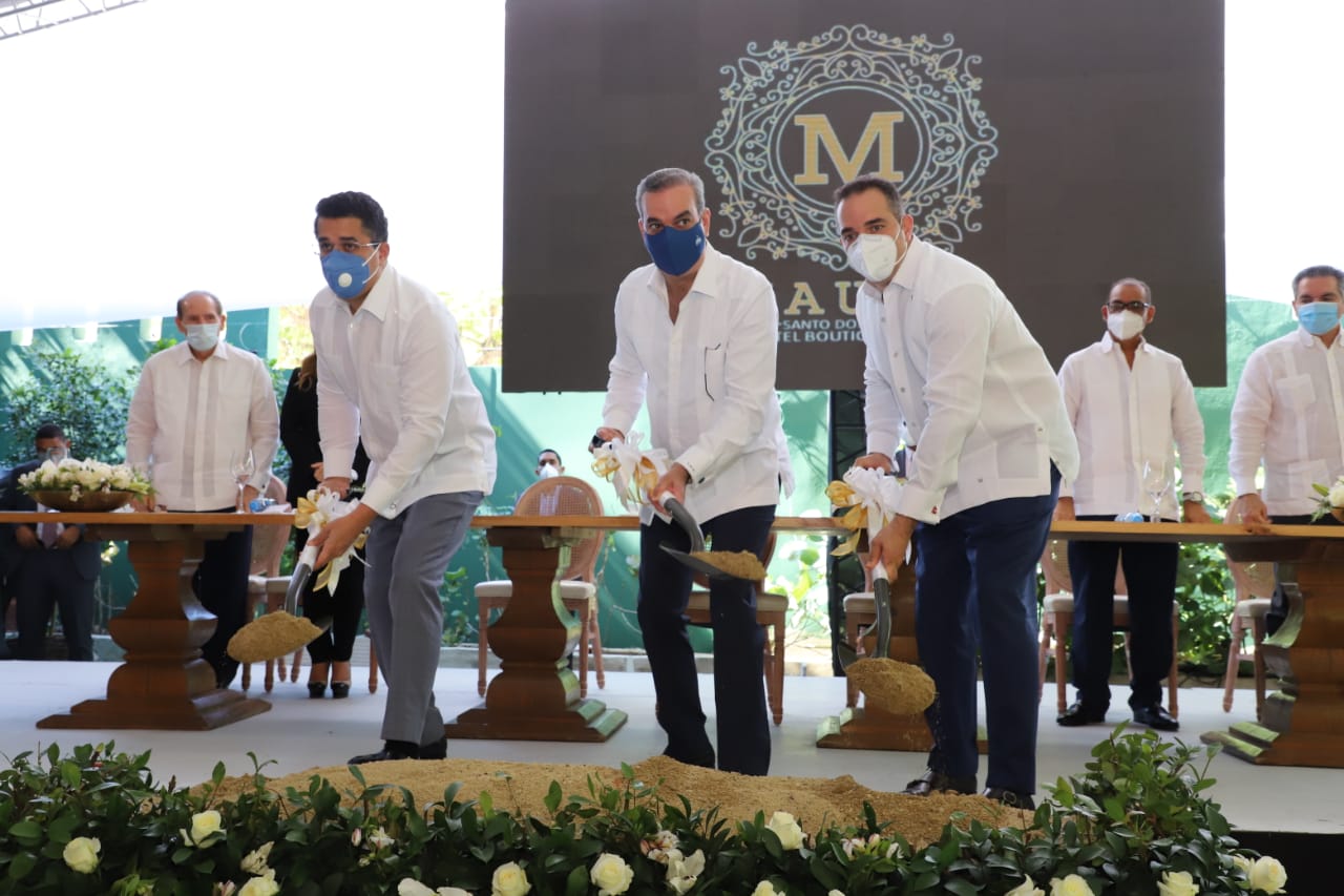 Presidente Abinader da primer palazo para construcción del Hotel Mauad en Gazcue