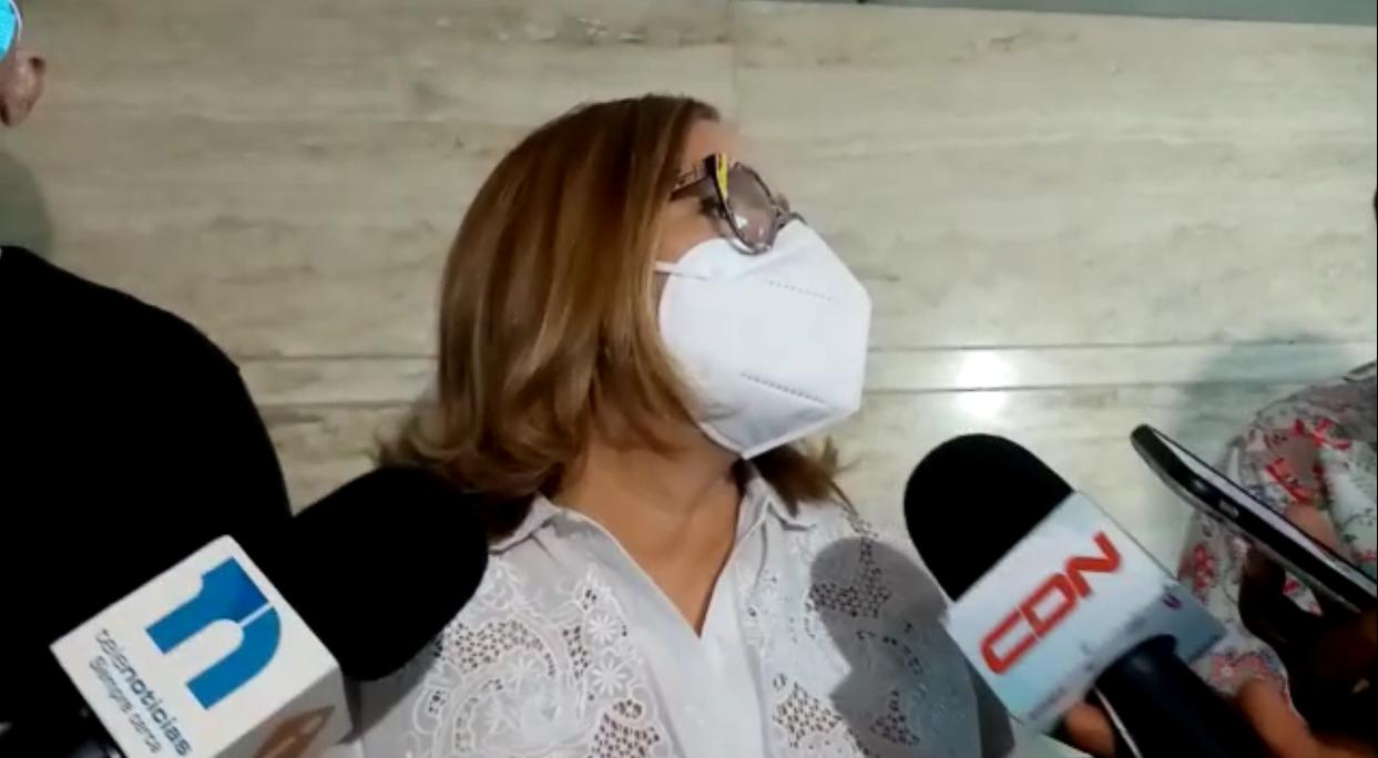Video | "Sólo vine a traer unos documentos", dice Iris Guaba al salir de la Procuraduría