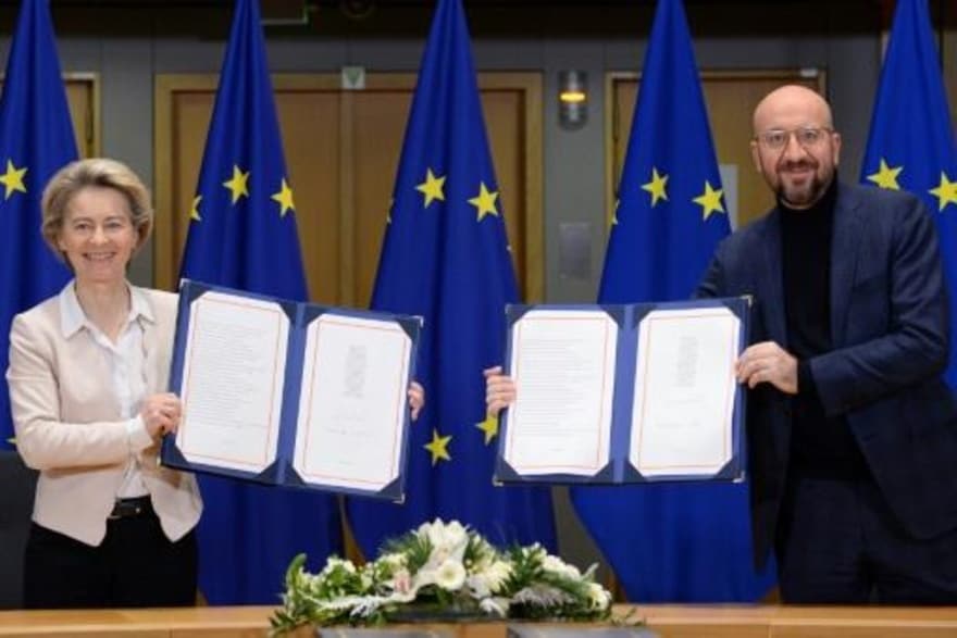 Londres y Bruselas firman acuerdo posbrexit en la víspera de su histórico divorcio
