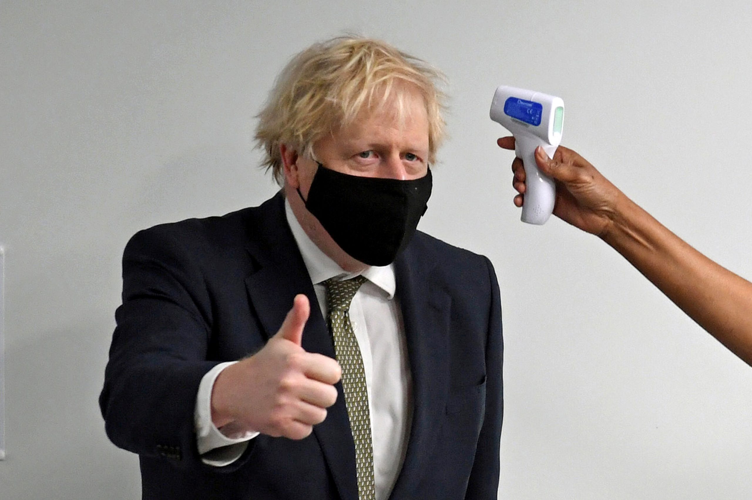 Primer ministro británico presentará "más medidas" contra la pandemia este lunes