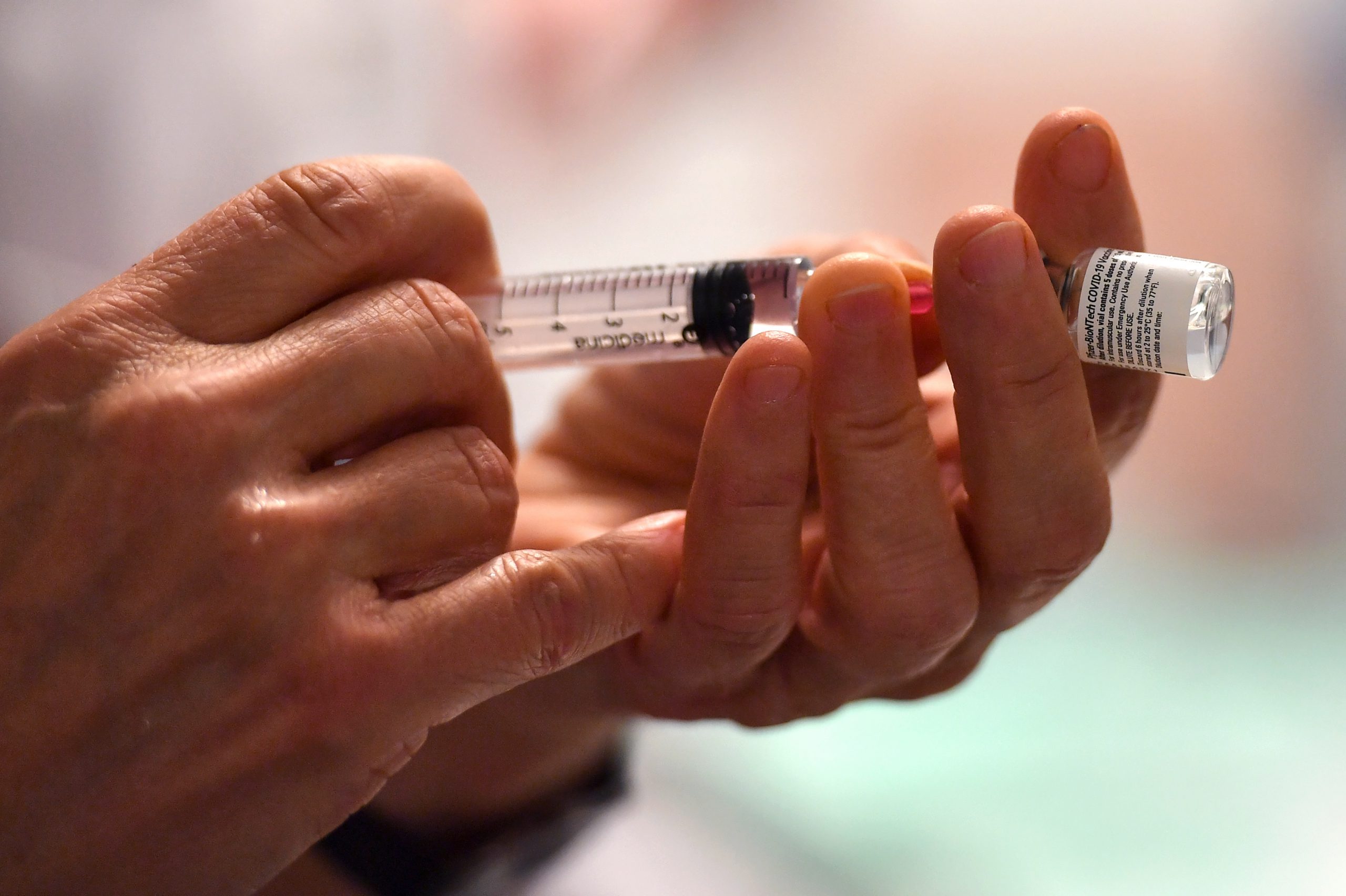 BioNTech dice que deben respetarse plazos entre dosis para garantizar eficacia máxima da la vacuna