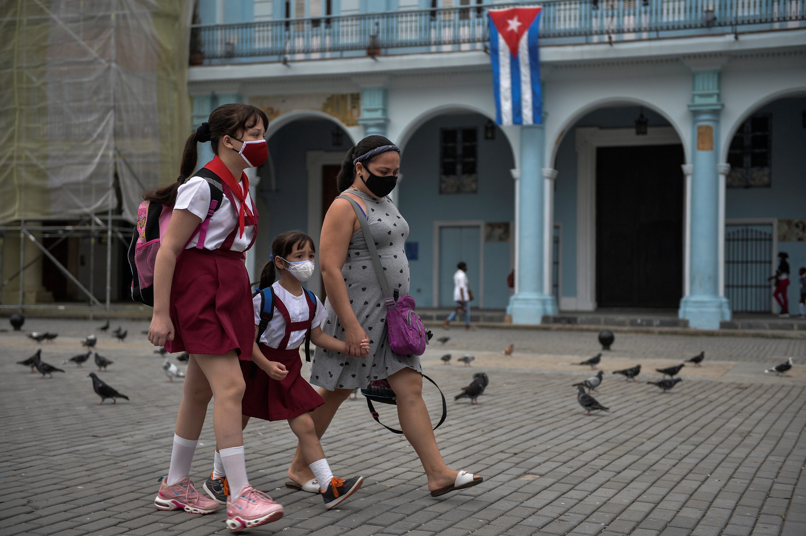 La Habana decreta toque de queda nocturno para contener rebrote de covid-19