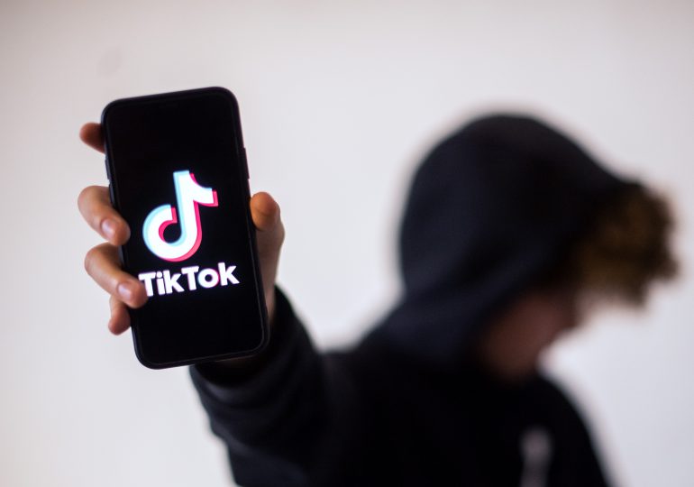 Rusia libra una batalla en línea contra TikTok y YouTube