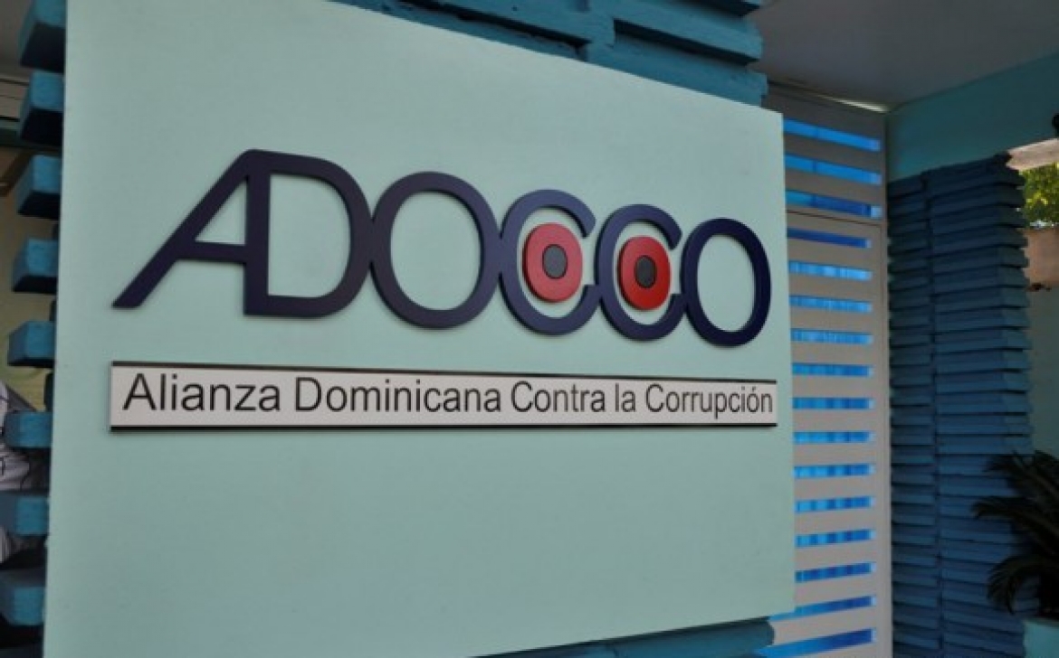 ADOCCO denuncia festival de procedimientos de urgencia para compras en los Comedores Económicos por RD$1,200 millones