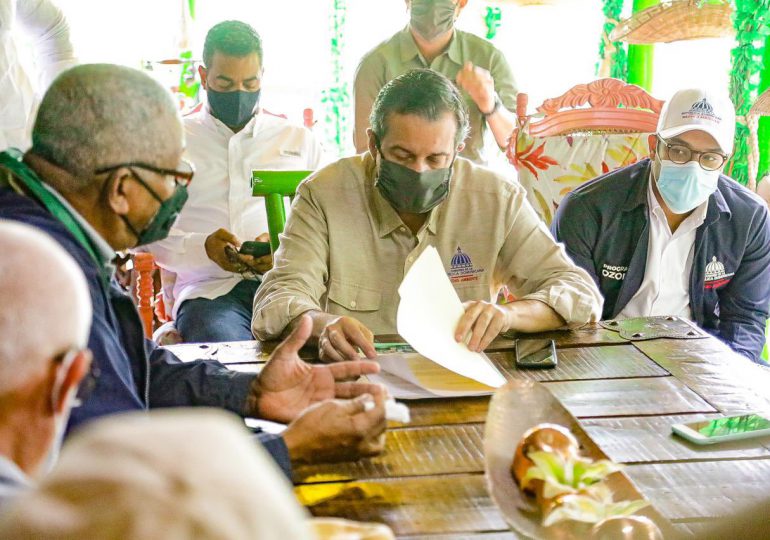 Ministro de Medio Ambiente visita Los Mongotes en Villa Altagracia