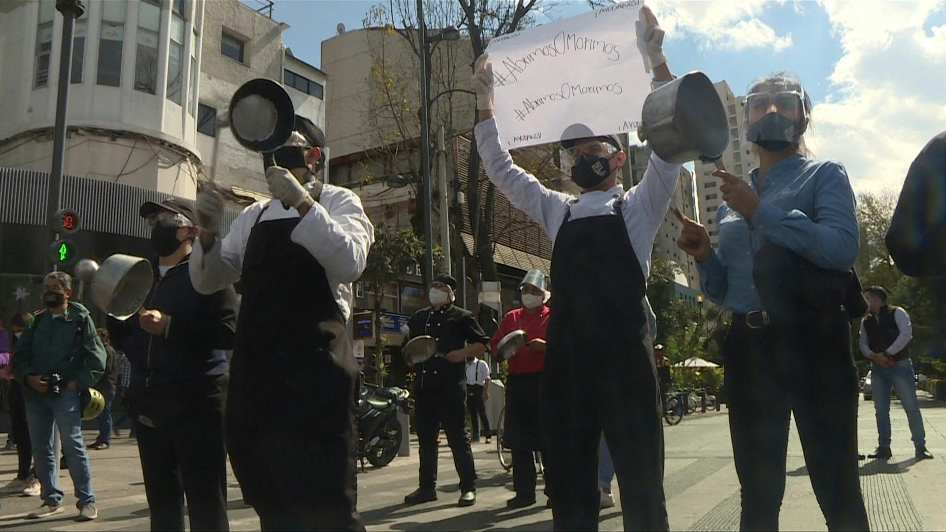 VIDEO | Cacerolazo en México contra restricciones a restaurantes