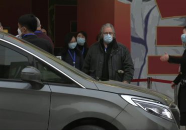 Misión de OMS visita hospital de Wuhan que recibió a los primeros enfermos de covid