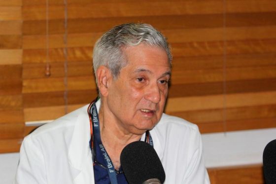 Tras polémica por vacuna AstraZeneca, doctor José Joaquín Puello explica por qué es más conveniente para RD