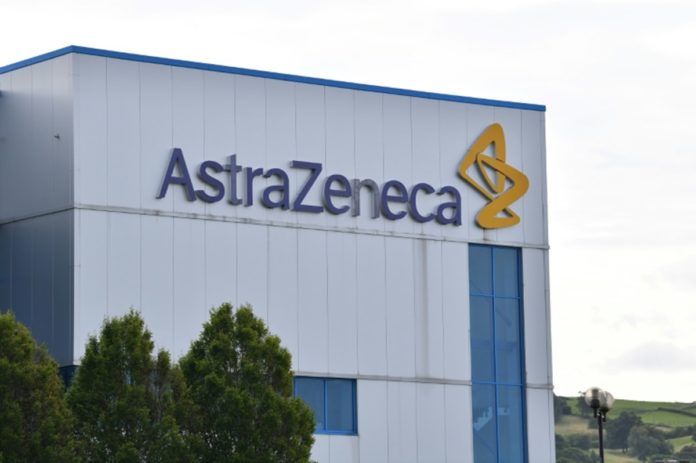 Beneficio de farmacéutica AstraZeneca se duplica durante la pandemia