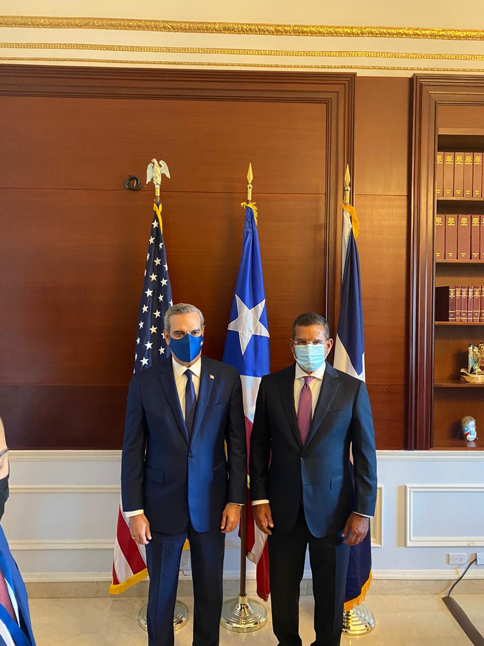 Presidente Luis Abinader llega a Puerto Rico y se reúne con su nuevo gobernador