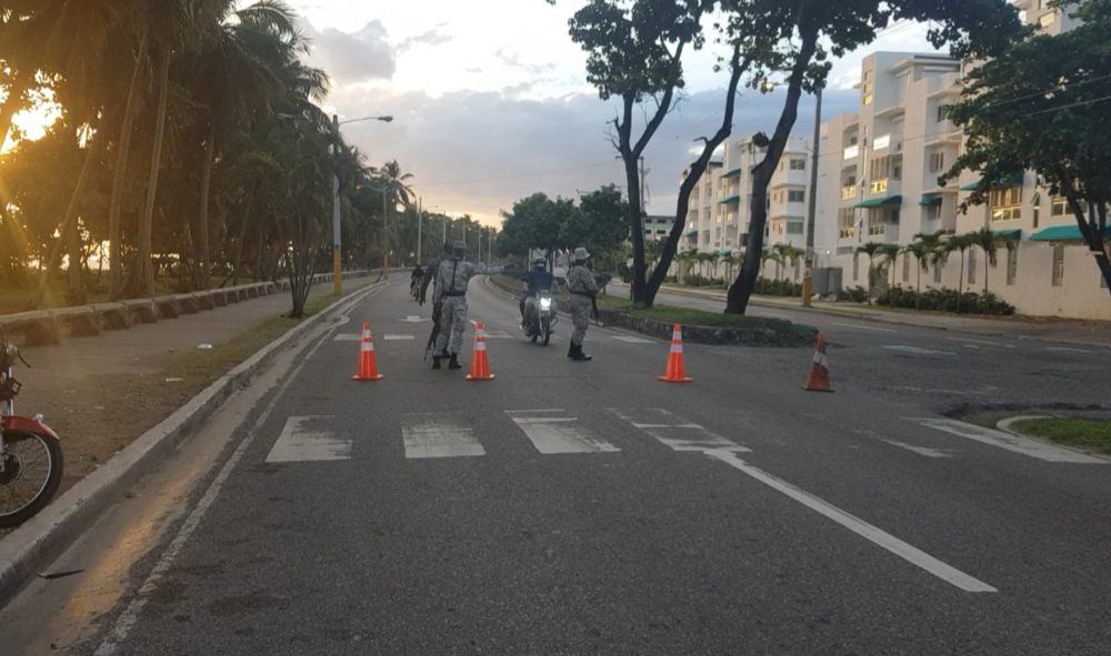 Video | Autoridades bloquean el tránsito en la avenida España para evitar aglomeraciones