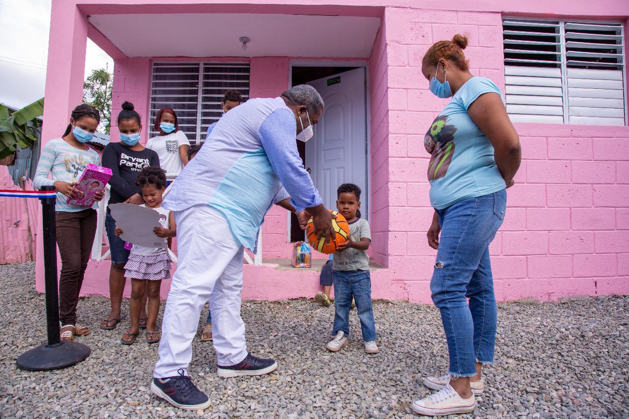Gabinete de Política Social hace entrega de casas en Los Alcarrizos y San Luis