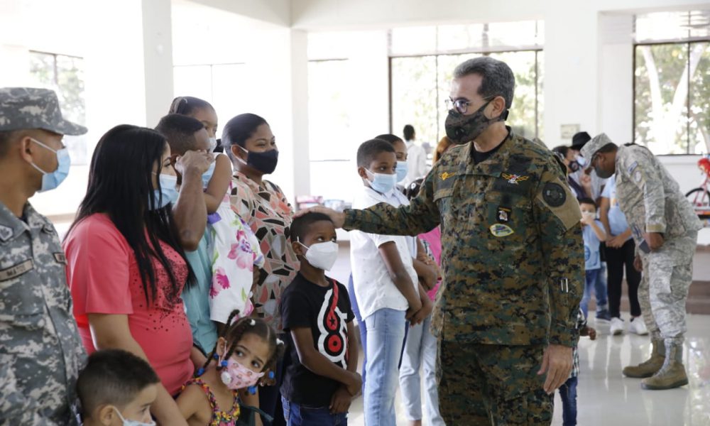 Con motivo de Reyes Magos ADEOFA entrega juguetes a hijos de miembros de las FF.AA.