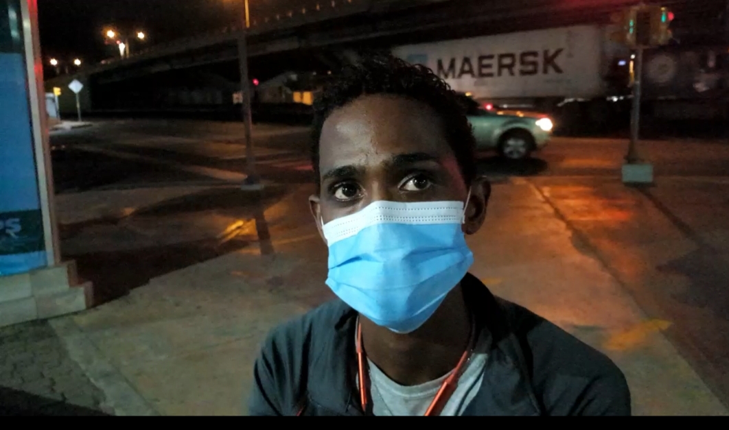 Video | Joven narra su situación al quedarse sin transporte en medio del Toque de Queda