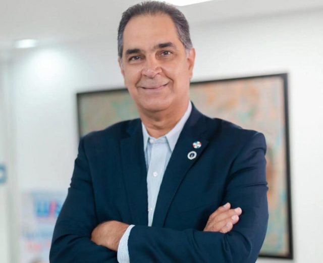 Santiago Hazim, director ejecutivo de SeNaSa es el funcionario público del mes de diciembre