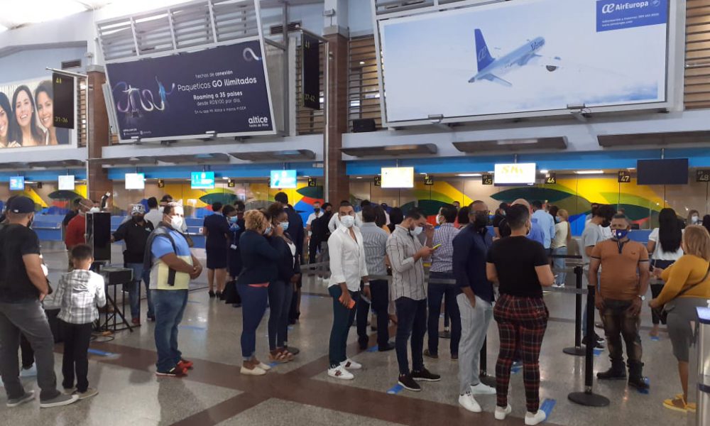 VIDEO | Pasajeros del vuelo sin destino con buenas expectativas