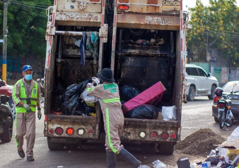 Ayuntamiento de SDE asume el control directo de la recolección de desechos en el municipio