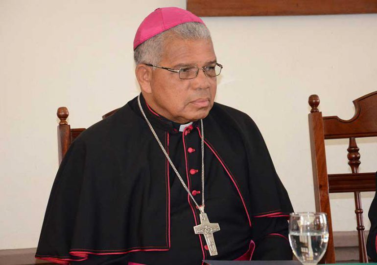 Arzobispo Ozoria rechaza  vacunación en el país excluya a extranjeros indocumentados