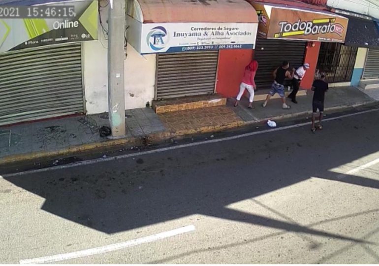 Video | Caen abatidos dos que asaltaron seguridad y taxista en La Vega