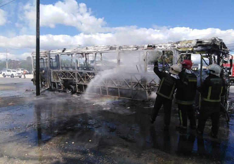 OMSA informa sobre incendio de autobús en Santiago