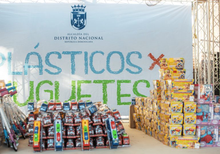 ADN recolectó 124 mil 100 botellas en su primer día del Programa Plásticos por Juguetes