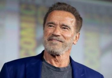 Video | Arnold Schwarzenegger se vacuna contra el COVID-19