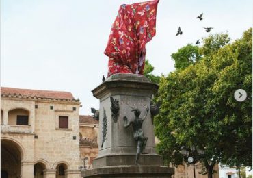 Encubren estatua de Colón de la Zona Colonial