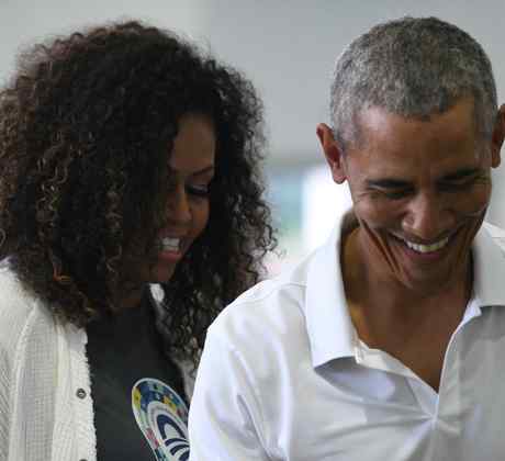 Esposa de Barack Obama lo sorprende con un emotivo regalo