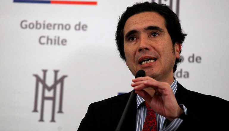 Renuncia ministro de Hacienda de Chile para lanzar precandidatura presidencial