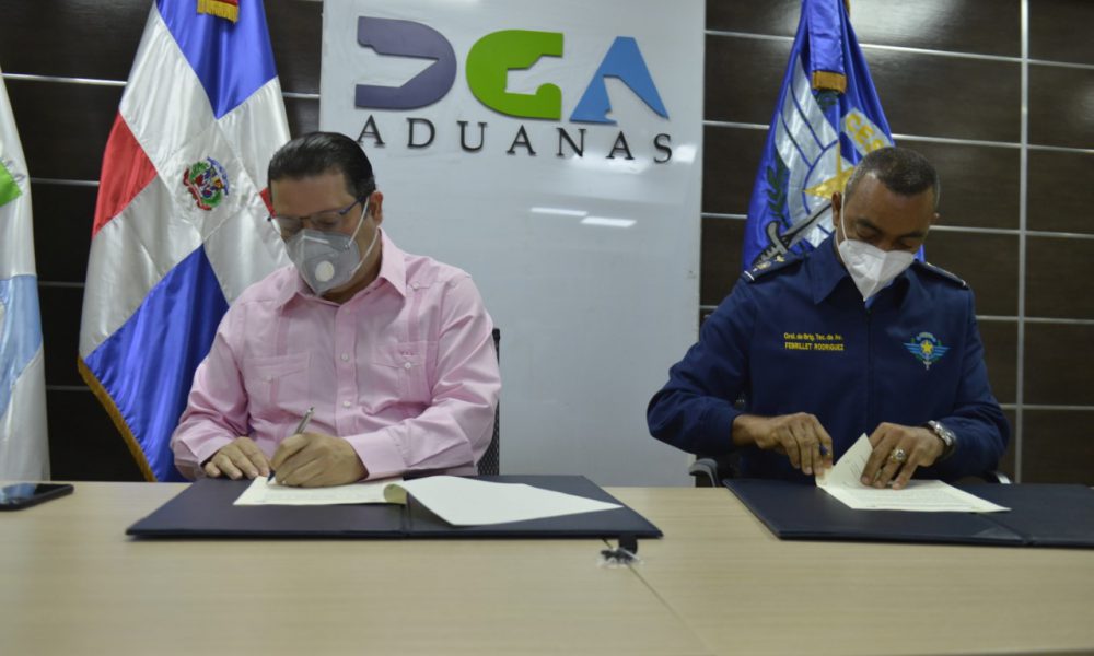 Aduanas y CESAC firman acuerdo en materia de seguridad y control de los aeropuertos