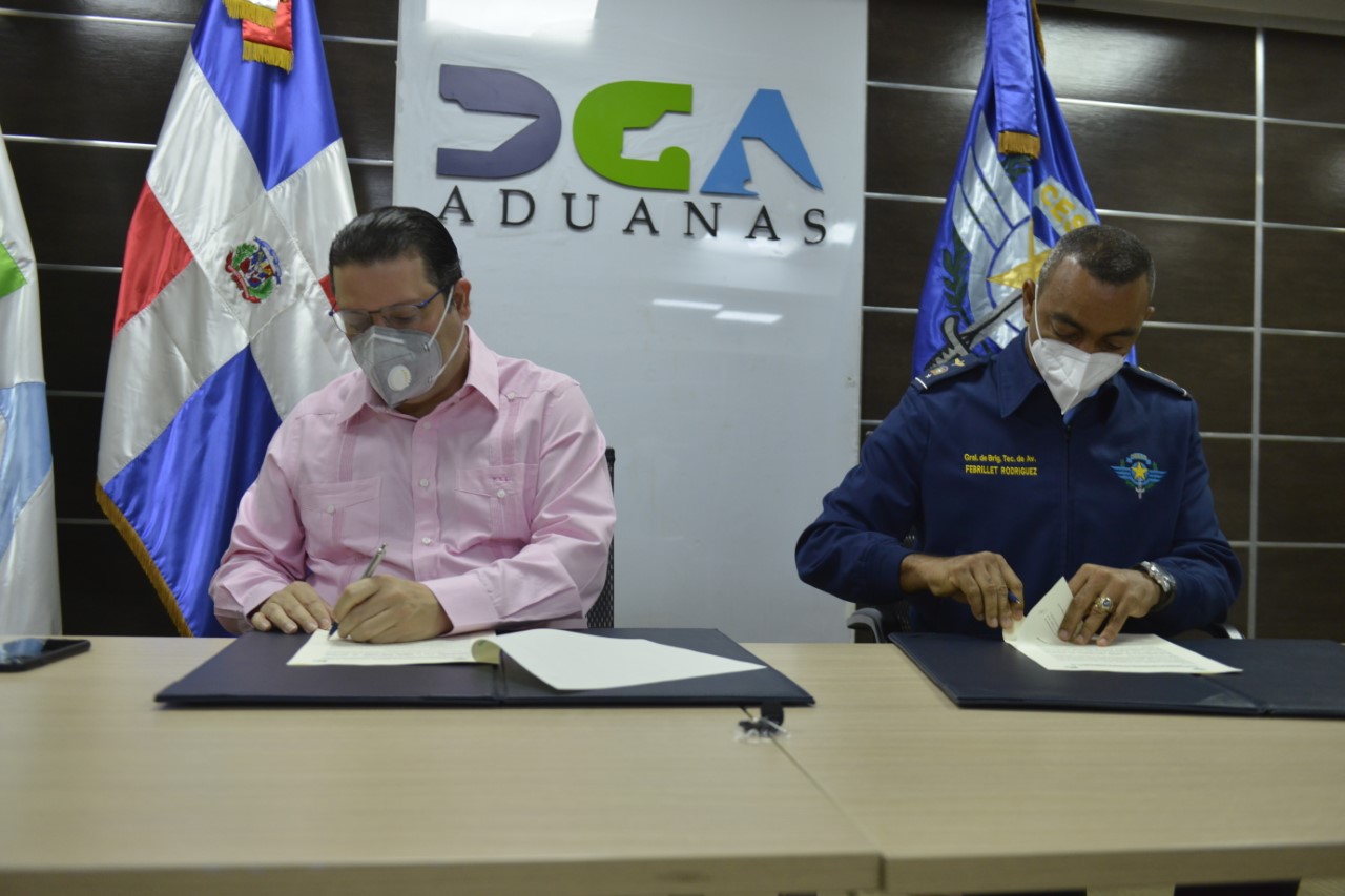 Aduanas y CESAC firman acuerdo en materia de seguridad y control de los aeropuertos