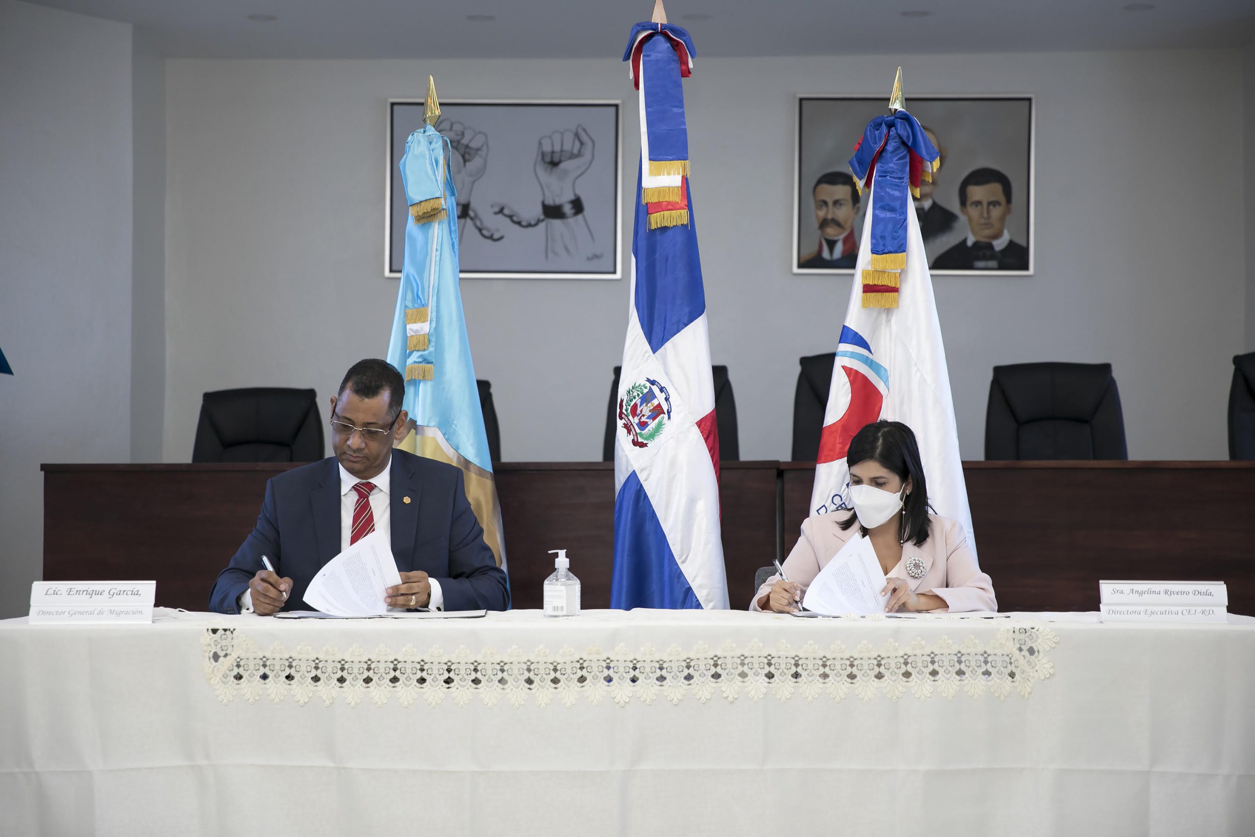 Pro Dominicana y la Dirección General de Migración firman acuerdo de cooperación