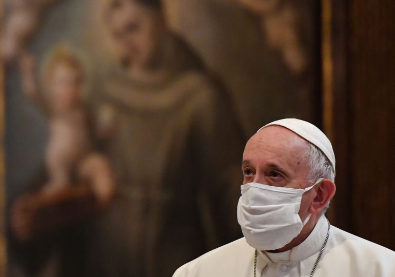 El Papa Francisco recibe la segunda dosis de la vacuna contra el covid-19