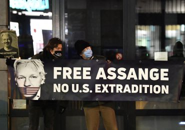 Gobierno de Biden apela negativa a extraditar a Assange
