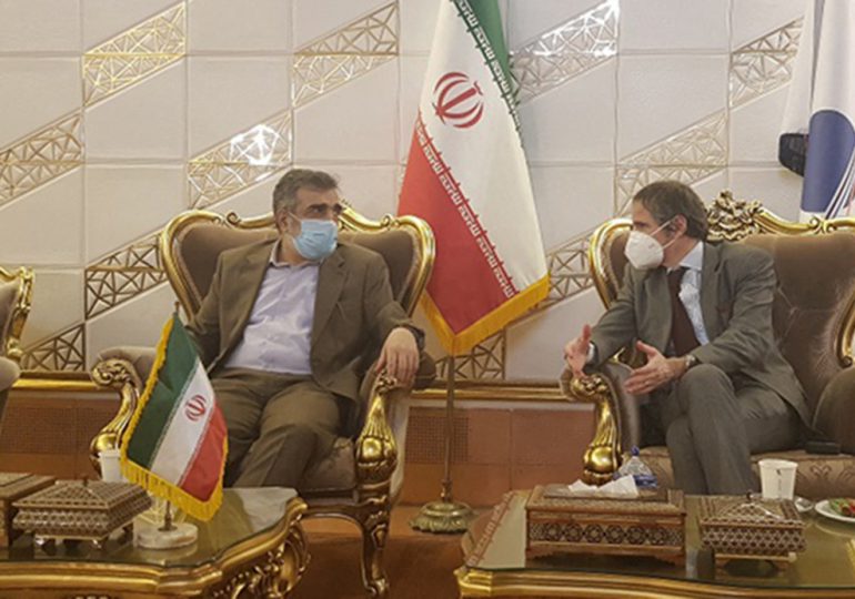 El jefe del OIEA llega a Teherán antes de expirar plazo crucial en el programa nuclear