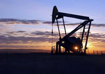 El reequilibrio del mercado petrolero sigue siendo frágil, según la AIE