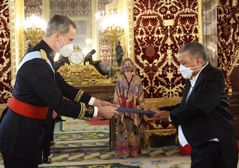 Embajador Juan Bolívar Díaz  entrega Cartas Credenciales al Rey de España